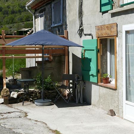 Les Bois Rouges Bed & Breakfast La Rochegiron ภายนอก รูปภาพ