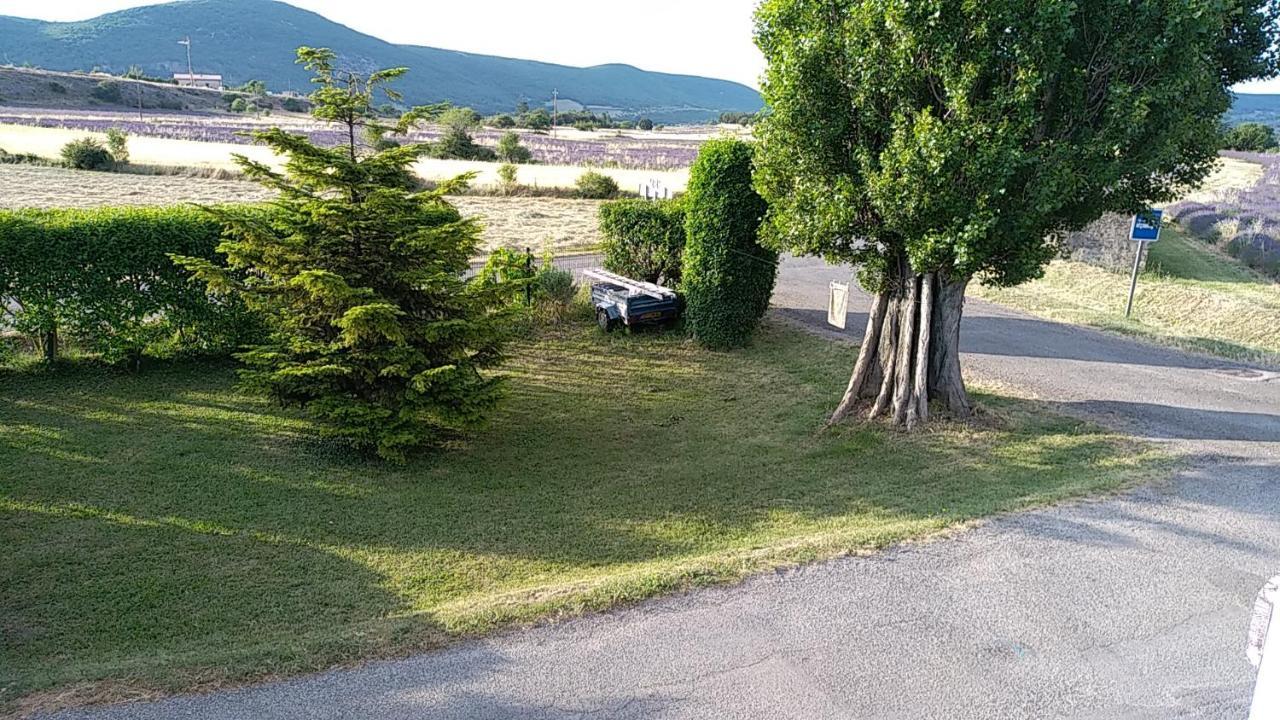 Les Bois Rouges Bed & Breakfast La Rochegiron ภายนอก รูปภาพ