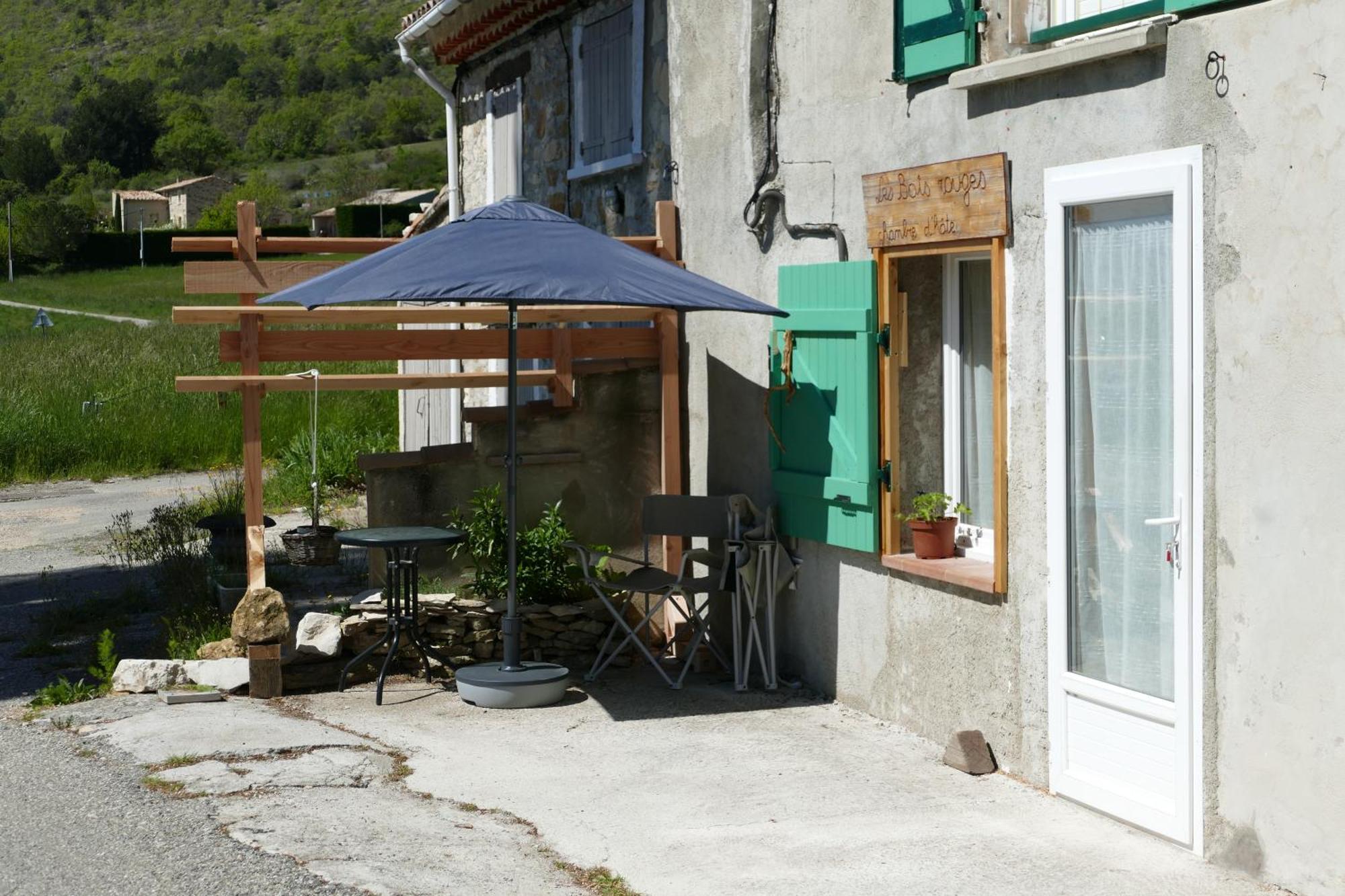 Les Bois Rouges Bed & Breakfast La Rochegiron ภายนอก รูปภาพ
